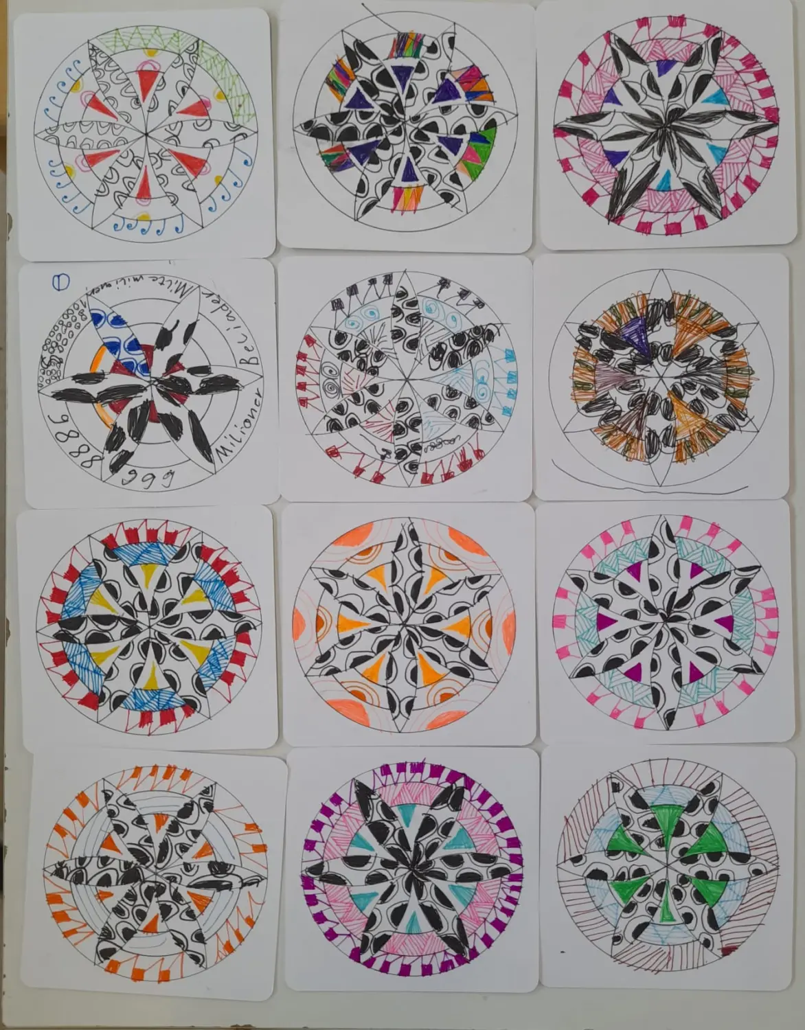 Happytangle, Mandala Muster Zeichnungen